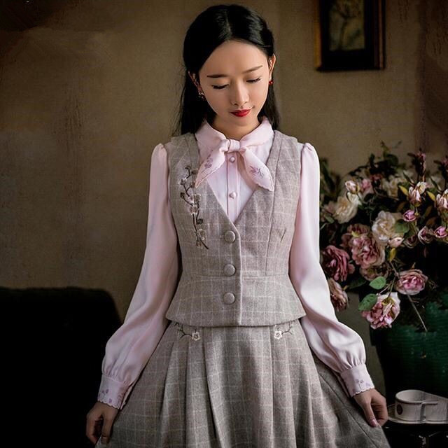 Retro literary and republican style long-sleeved shirt, vest, slim top, vest, woolen skirt, three-piece suit for women